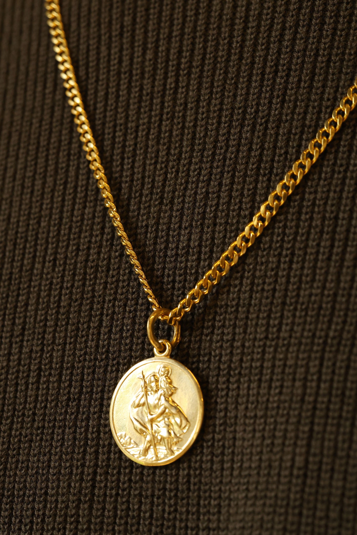 9ct Yellow Gold Large St Christopher Round Pendant