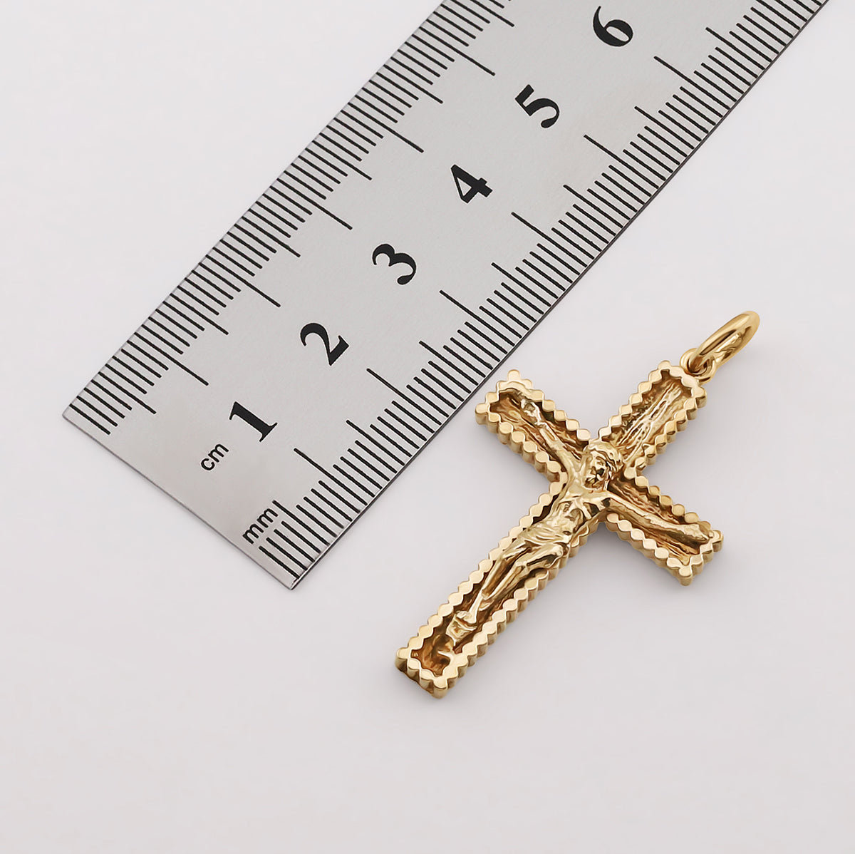 9ct Yellow Gold Textured And Patterned Edge Crucifix Cross Pendant