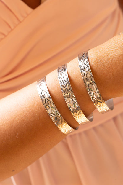 9ct Yellow Gold Diamond Cut & Carved Ladies Bangle